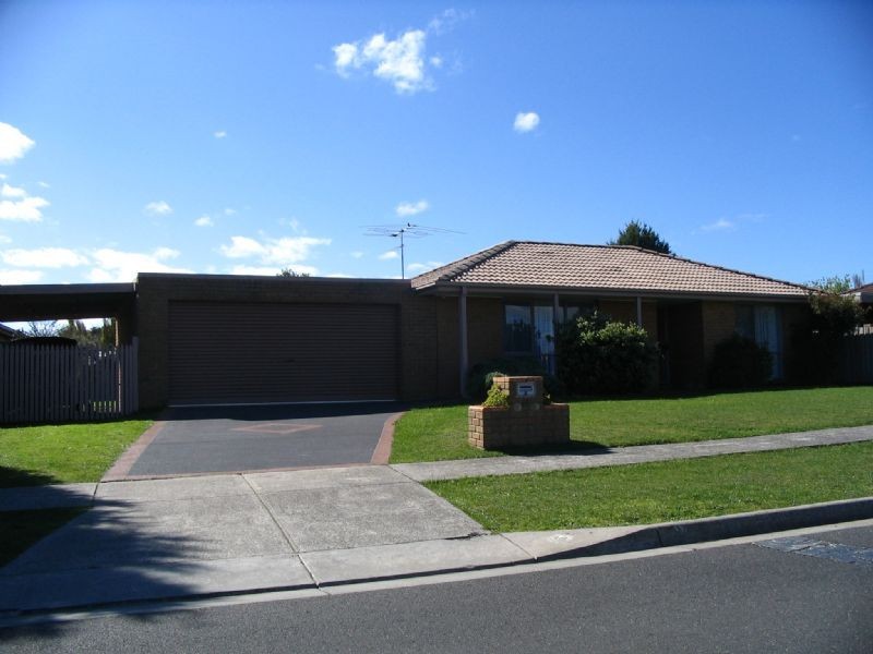 18 Rozzy Parade, Narre Warren VIC 3805