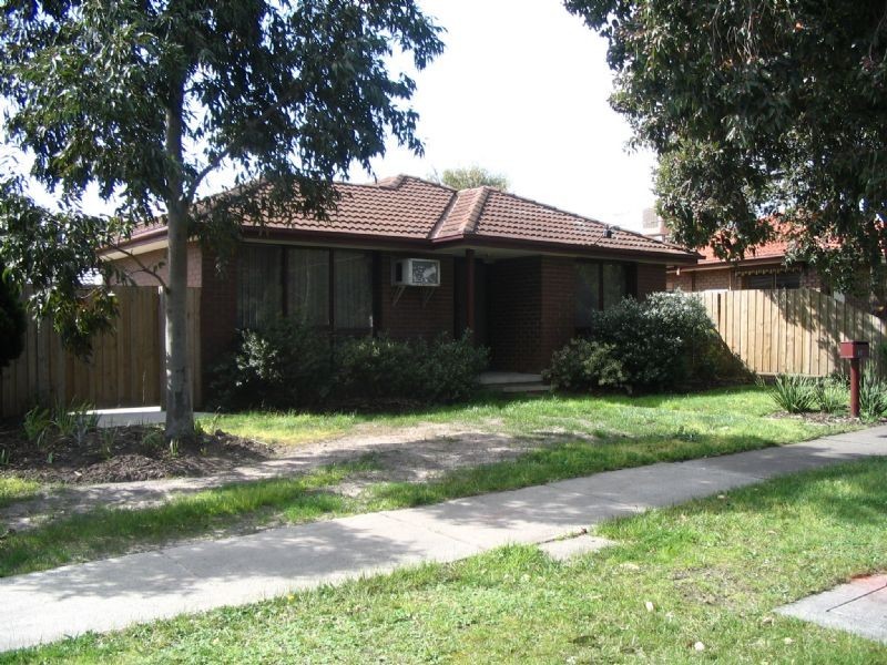 15 Ruffy Drive, Cranbourne VIC 3977
