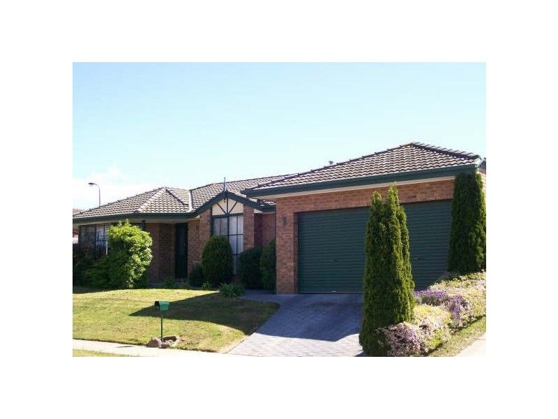 16 COTTSWOLD AVENUE , Narre Warren VIC 3805