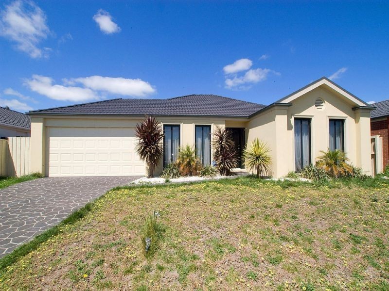 8 HADLEY CIRCUIT, Narre Warren South VIC 3805
