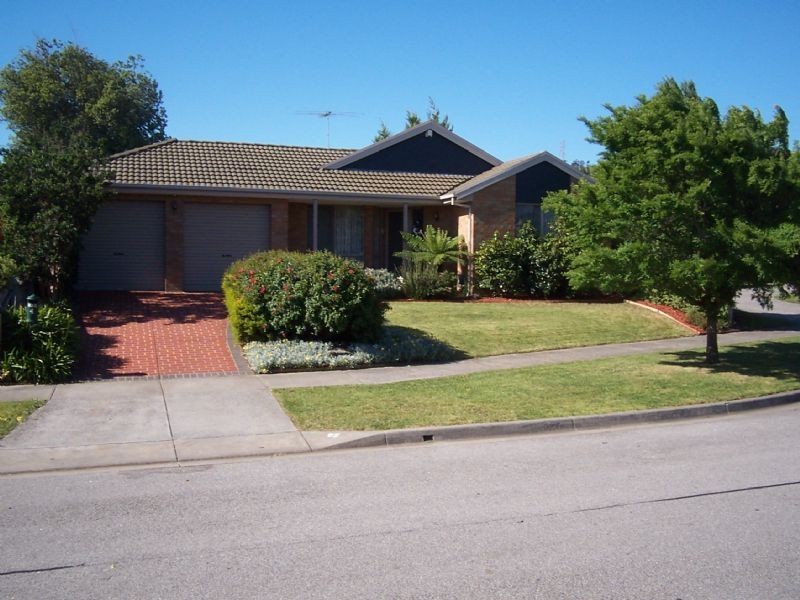 4 Versailles Place, Narre Warren VIC 3805