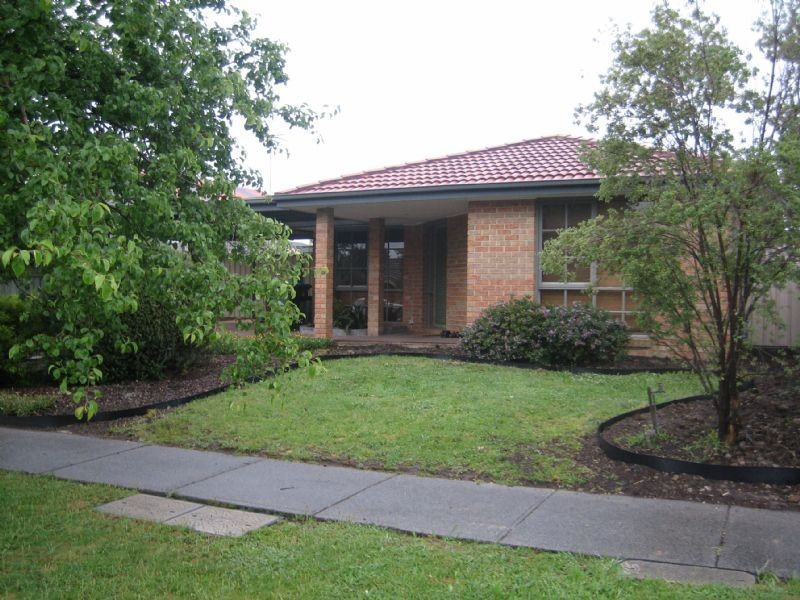 33 Murdoch Avenue, Narre Warren VIC 3805