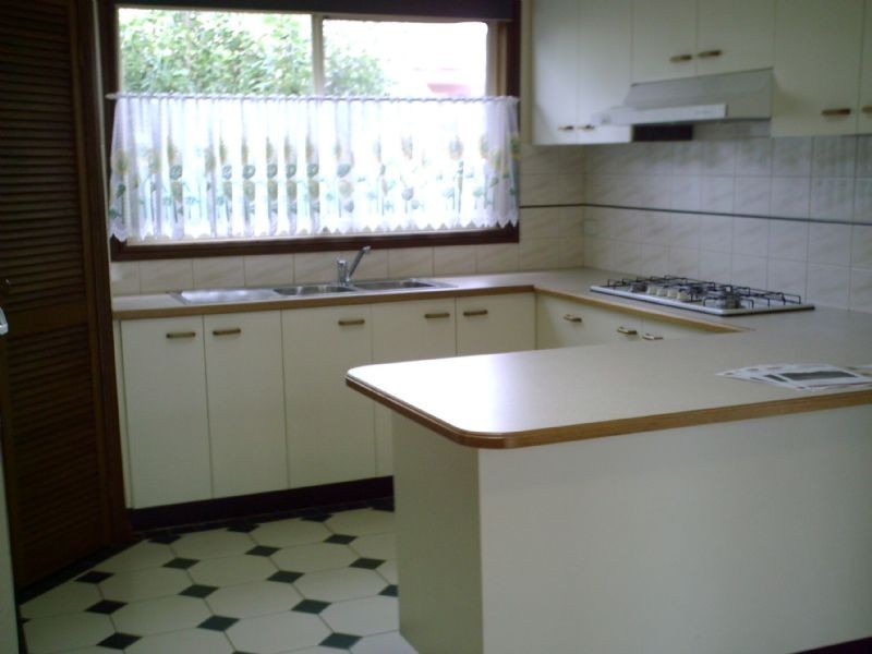 8  ROSSETTI COURT , Pakenham VIC 3810