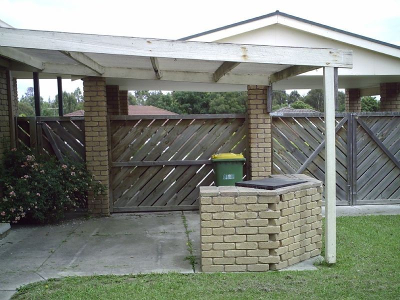 8  ROSSETTI COURT , Pakenham VIC 3810