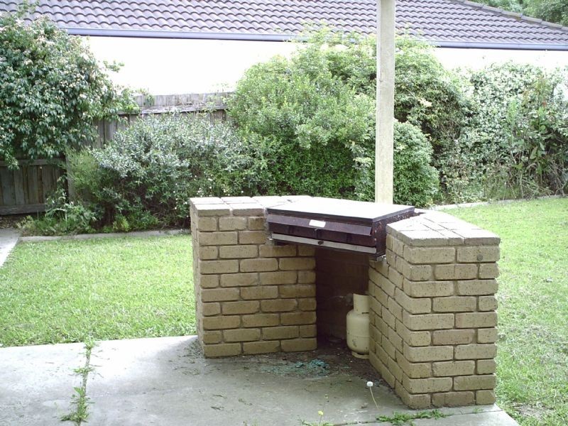 8  ROSSETTI COURT , Pakenham VIC 3810