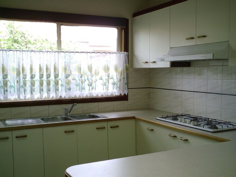 8  ROSSETTI COURT , Pakenham VIC 3810