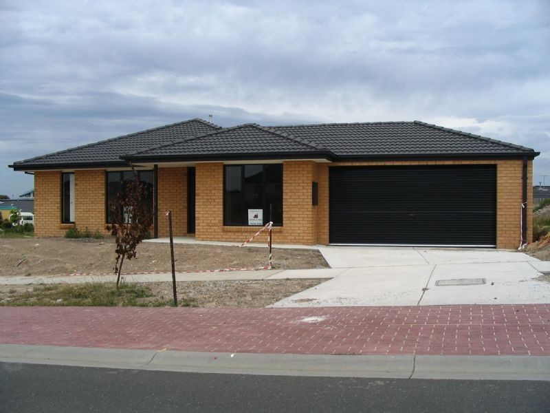 41 Oakgrove Drive, Narre Warren VIC 3805