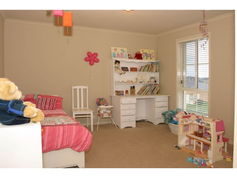 2 Pevensey Drive, Narre Warren VIC 3805