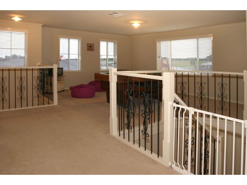 2 Pevensey Drive, Narre Warren VIC 3805