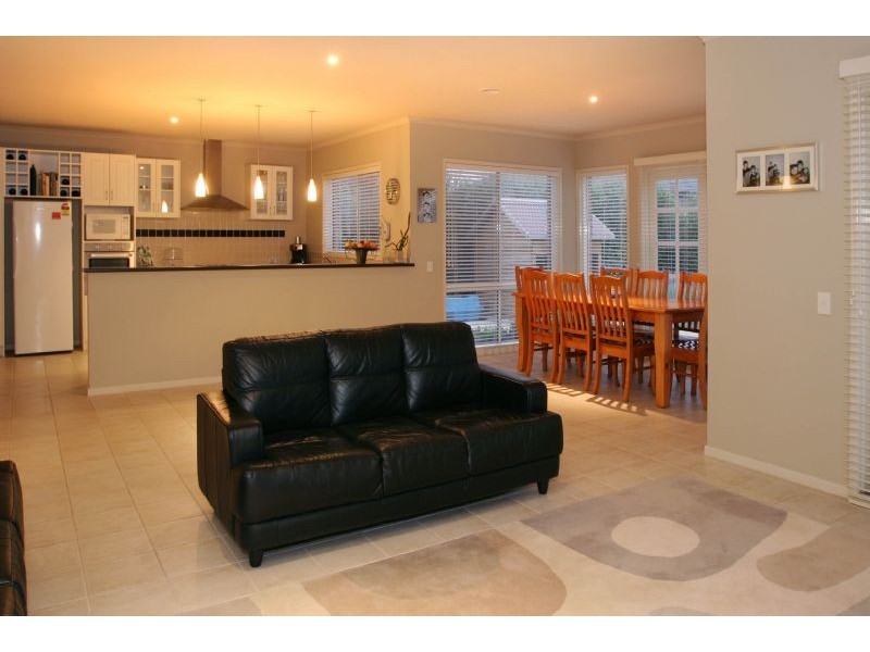 2 Pevensey Drive, Narre Warren VIC 3805