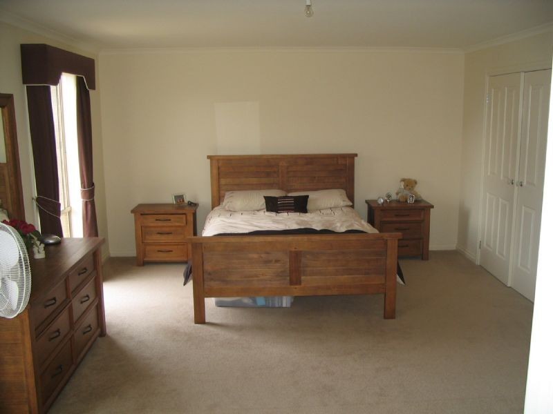 8 McNair Court, Berwick VIC 3806