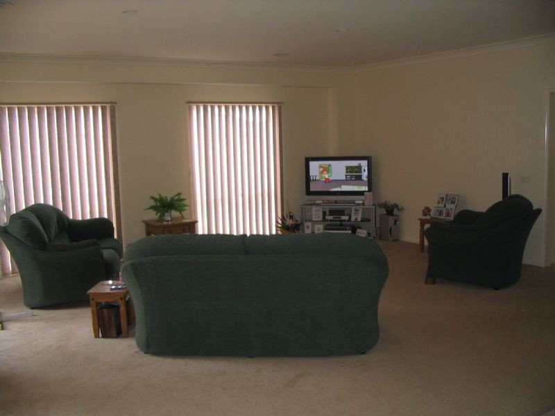 8 McNair Court, Berwick VIC 3806