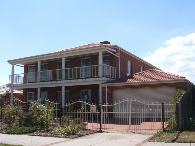 4 ROBINSWOOD PARADE, Narre Warren South VIC 3805
