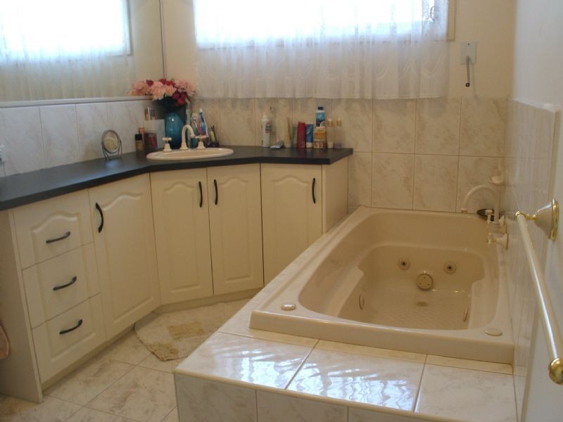 35 RYELANDS DRIVE, Narre Warren VIC 3805