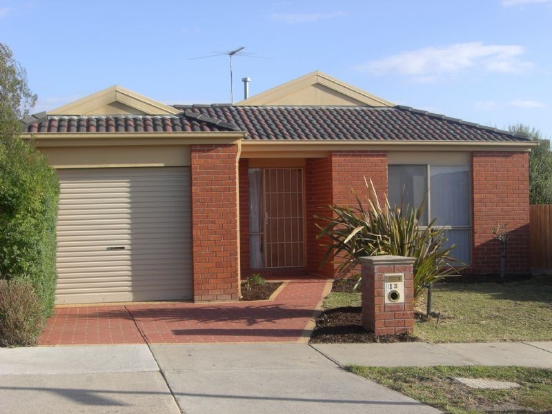 13 Farnborough Way, Berwick VIC 3806