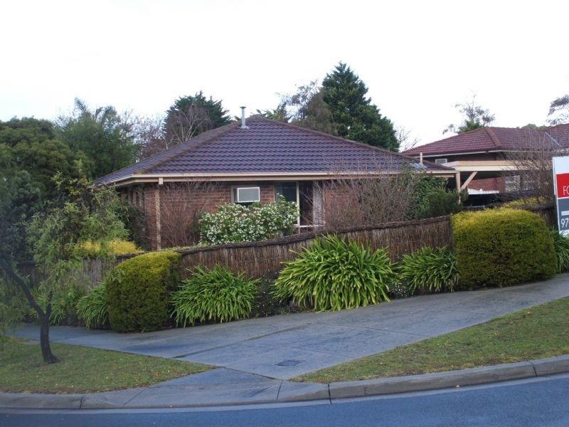 12 WOODLANDS CRESCENT, Narre Warren VIC 3805