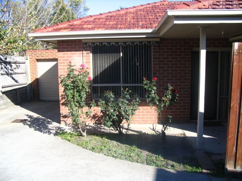 2/12 Dunnell Rise, Berwick VIC 3806