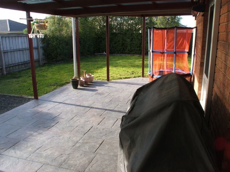 18 Hallmark Drive, Narre Warren South VIC 3805