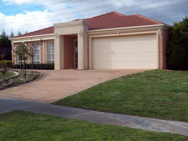 6-8 St Helens Cres, Narre Warren North VIC 3804