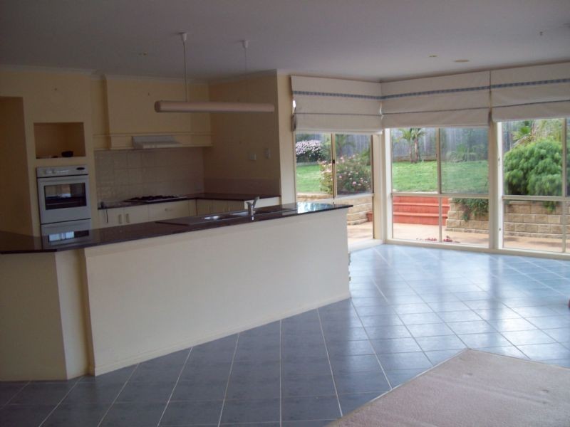 6-8 St Helens Cres, Narre Warren North VIC 3804