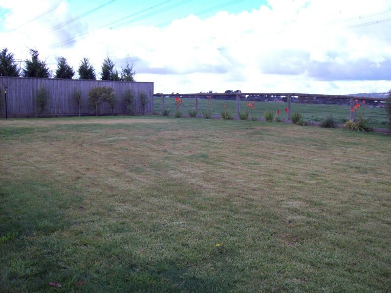 6-8 St Helens Cres, Narre Warren North VIC 3804