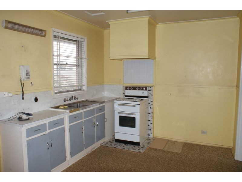 8  Deveney Street, Pakenham VIC 3810