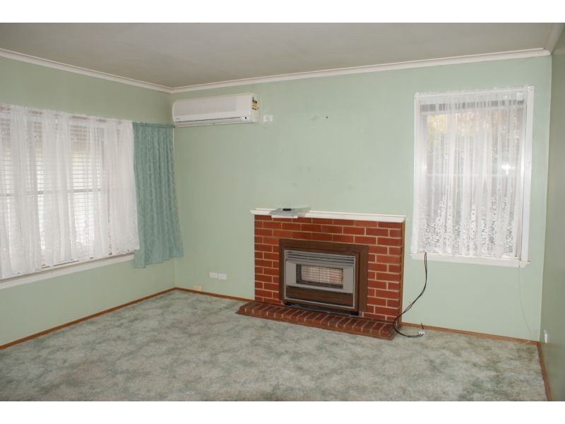 8  Deveney Street, Pakenham VIC 3810