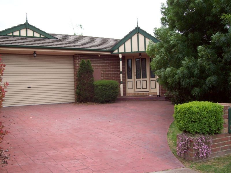 34 Oakleaf Place, Narre Warren VIC 3805