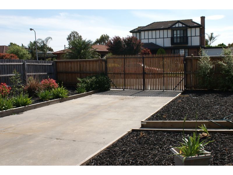 27 Ireland Avenue, Narre Warren VIC 3805