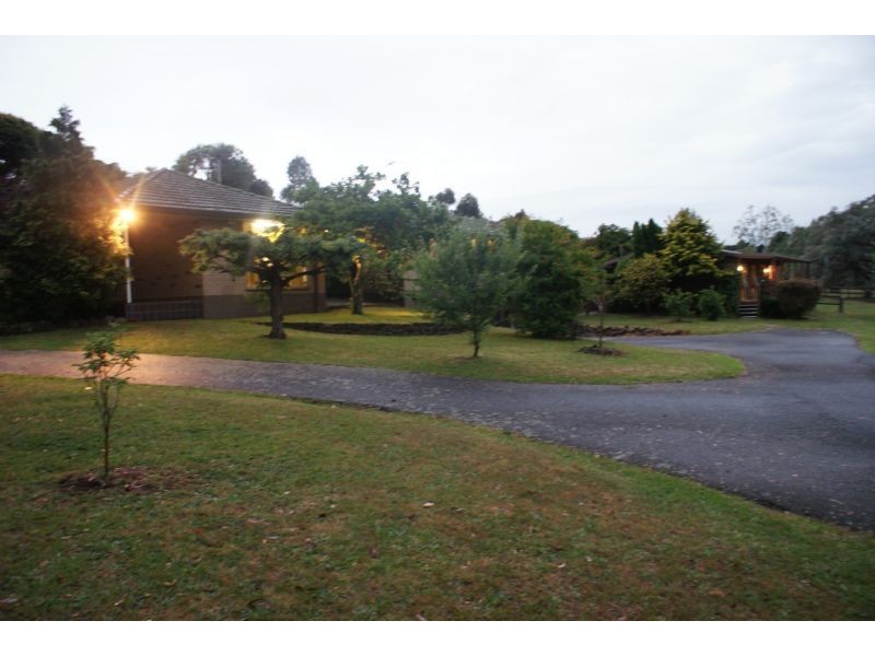 8 FOX ROAD, Narre Warren North VIC 3804