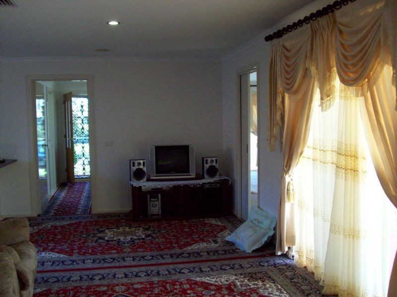 29 ENGLAND WALK, Narre Warren South VIC 3805