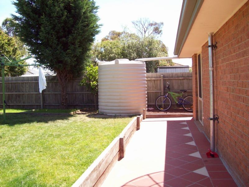29 ENGLAND WALK, Narre Warren South VIC 3805