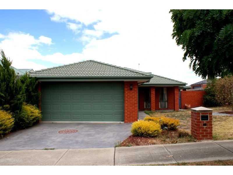 2 IMPERIA CLOSE, Narre Warren South VIC 3805