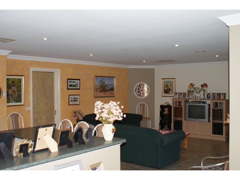 2 IMPERIA CLOSE, Narre Warren South VIC 3805