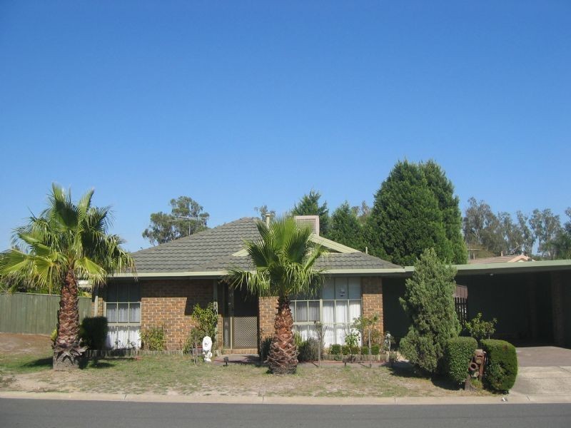 1 Alpine Walk, Hampton Park VIC 3976