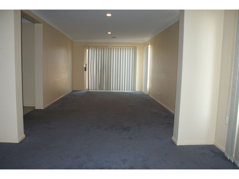 10 ABBEY ROAD, Narre Warren South VIC 3805