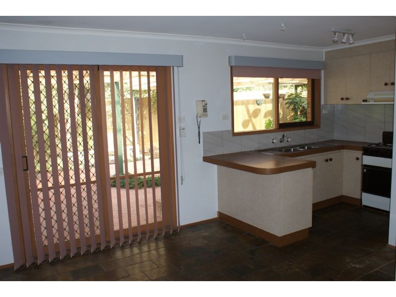 8 JAMIE CLOSE, Cranbourne VIC 3977