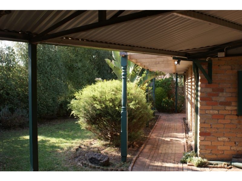 8 JAMIE CLOSE, Cranbourne VIC 3977