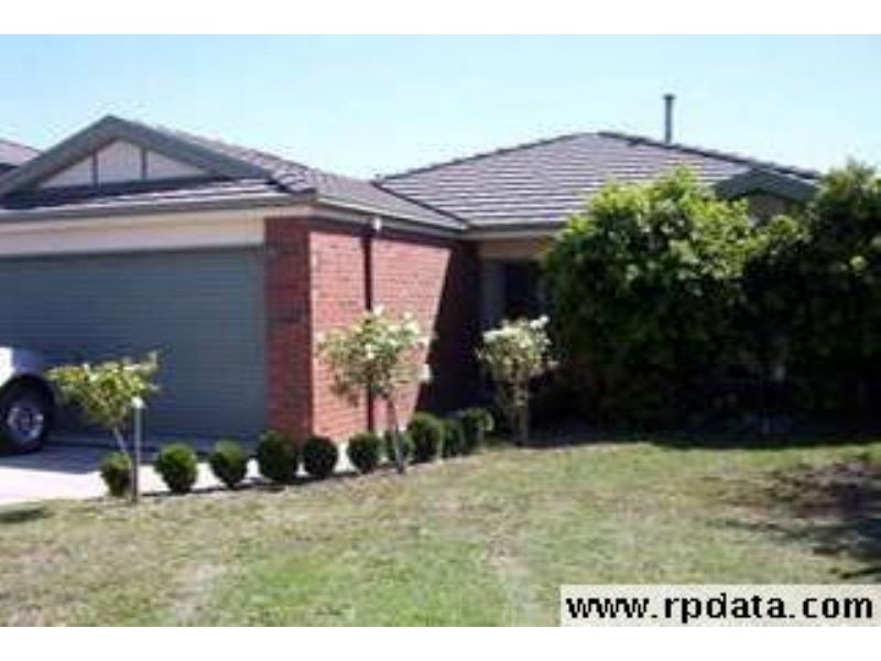 8 Demint Walk, Narre Warren VIC 3805