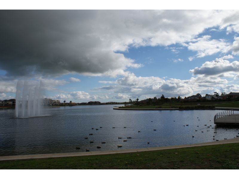 6 BARWON DRIVE, Pakenham VIC 3810