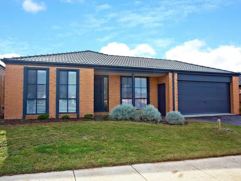 54 FAIRHOLME BOULEVARD, Berwick VIC 3806