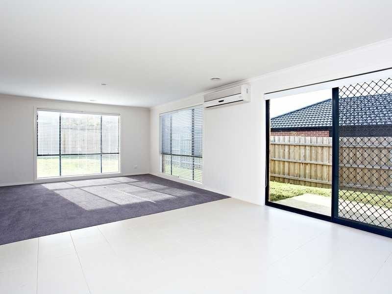 54 FAIRHOLME BOULEVARD, Berwick VIC 3806