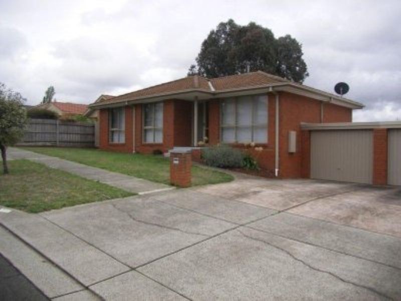2/11 Hyssop Drive, Hallam VIC 3803