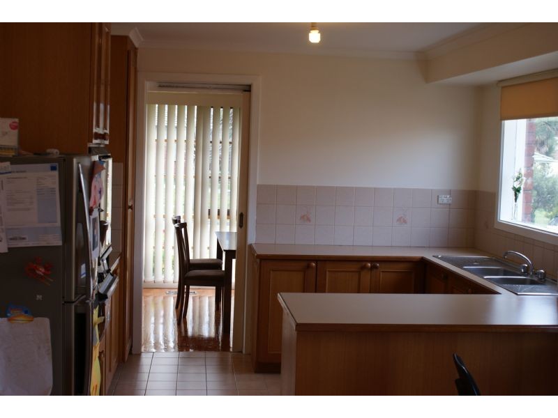 10 MARJORAM CLOSE, Hallam VIC 3803