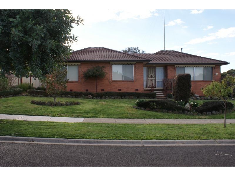 10 CONISTON AVENUE, Berwick VIC 3806