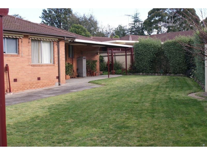 10 CONISTON AVENUE, Berwick VIC 3806