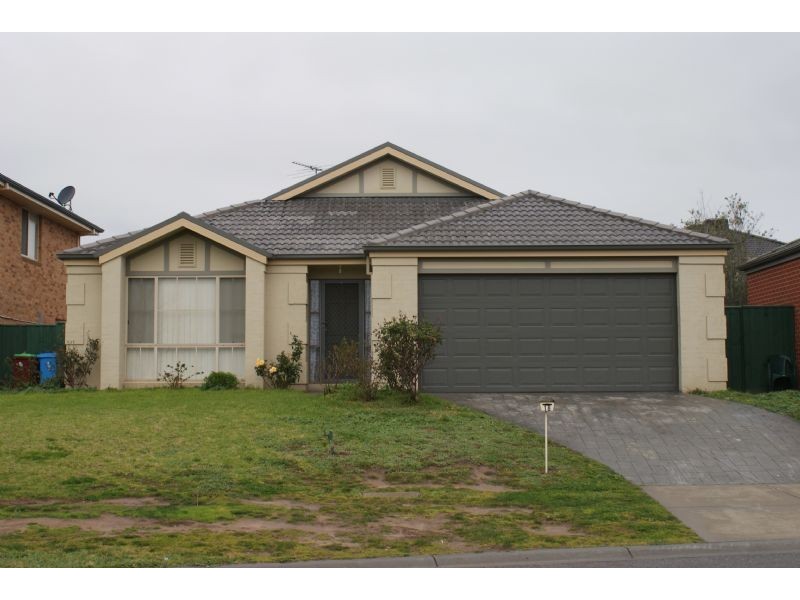18 HARRINGTON  DRIVE, Narre Warren South VIC 3805