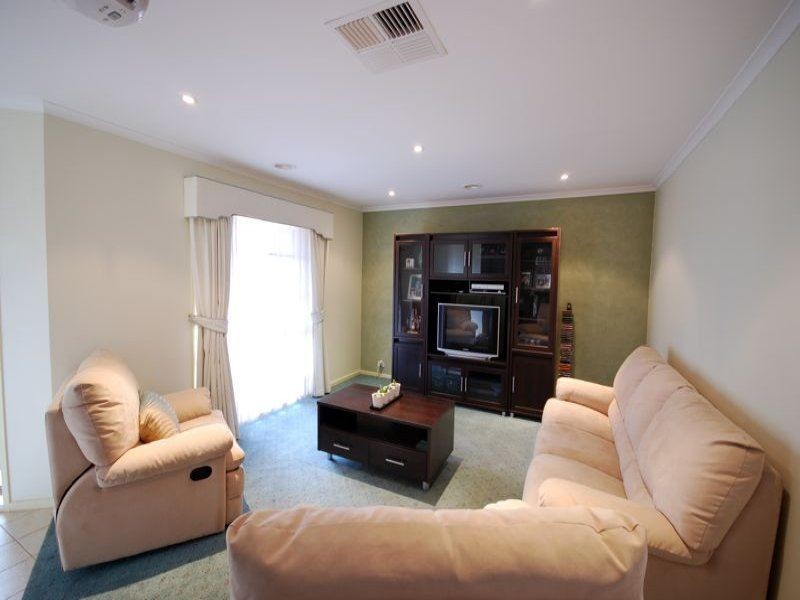 34 LANTANA DRIVE, Narre Warren VIC 3805