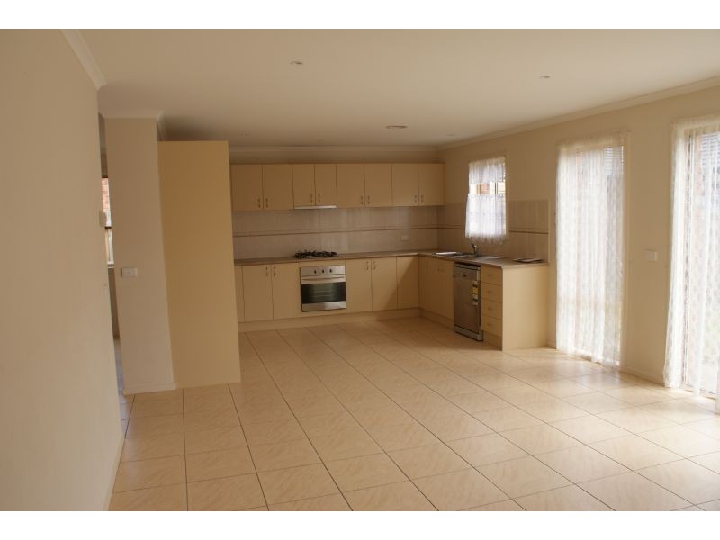 79 GOLDEN GROVE DRIVE, Narre Warren South VIC 3805