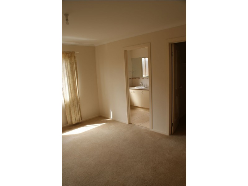 79 GOLDEN GROVE DRIVE, Narre Warren South VIC 3805